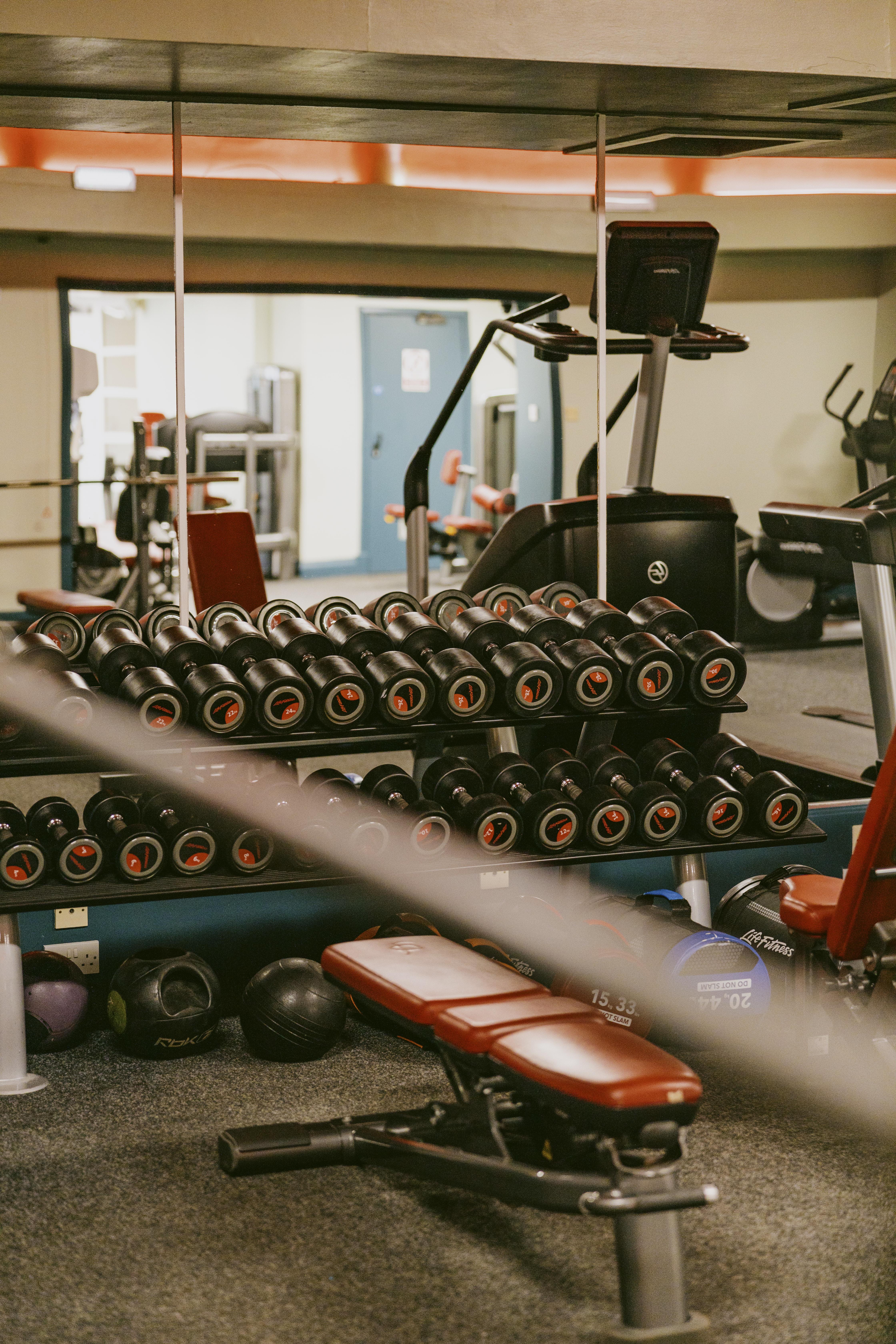 Готель Marine Трун Екстер'єр фото Dumbbells in a gym