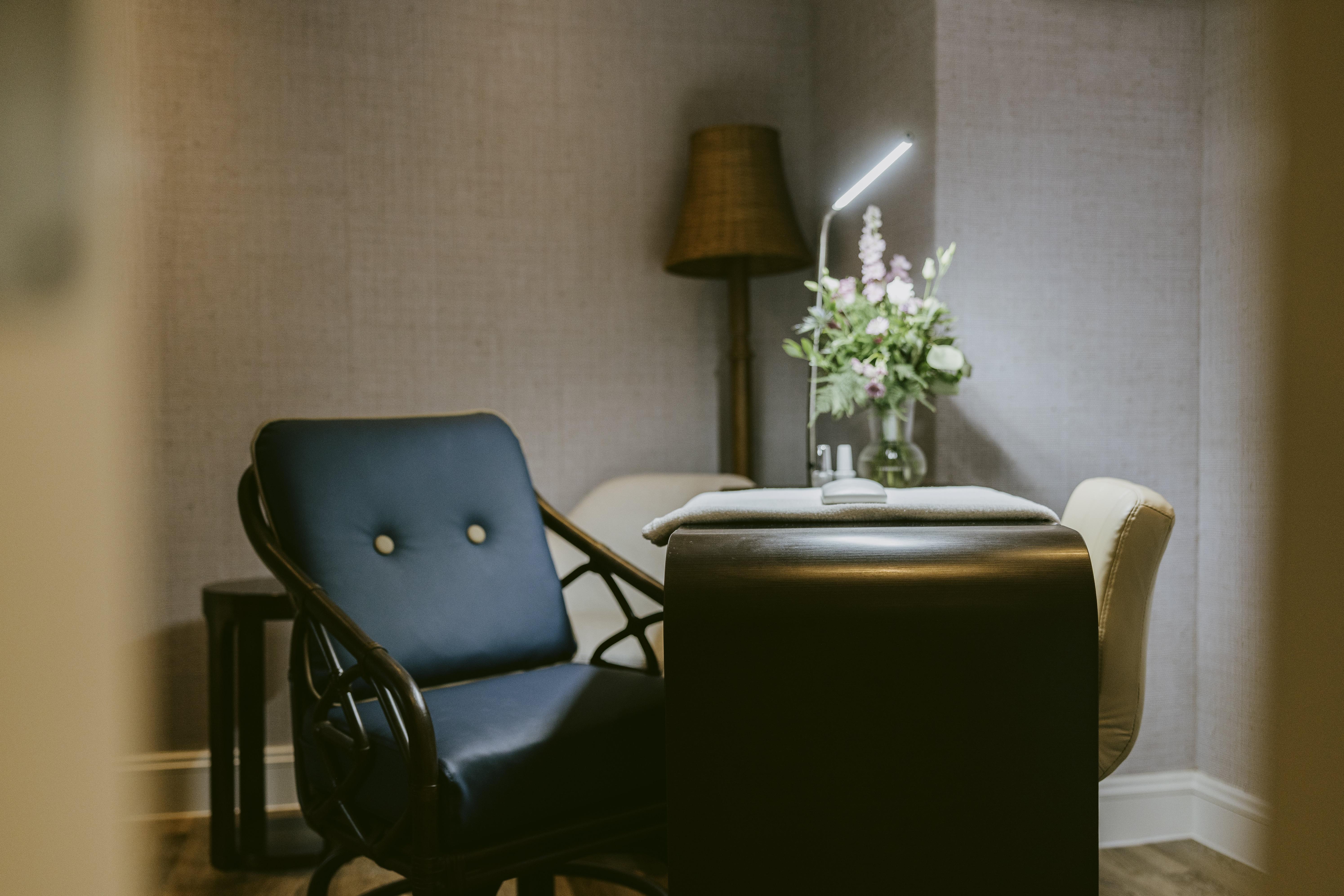 Готель Marine Трун Екстер'єр фото A manicure table