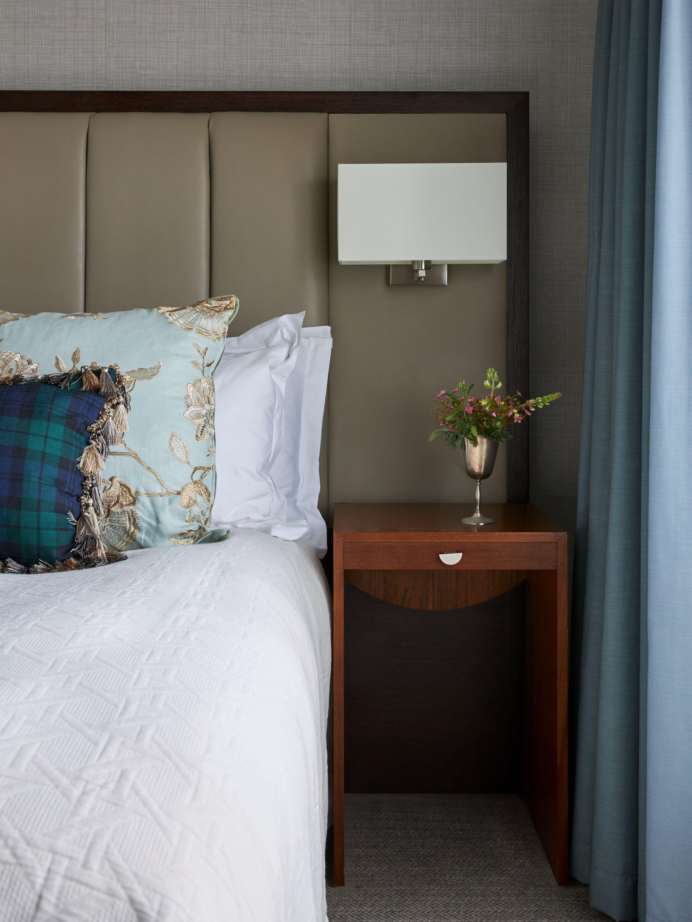 Готель Marine Трун Екстер'єр фото A bed in a hotel room